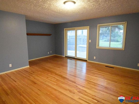 2nd image of 6020 Franklin St