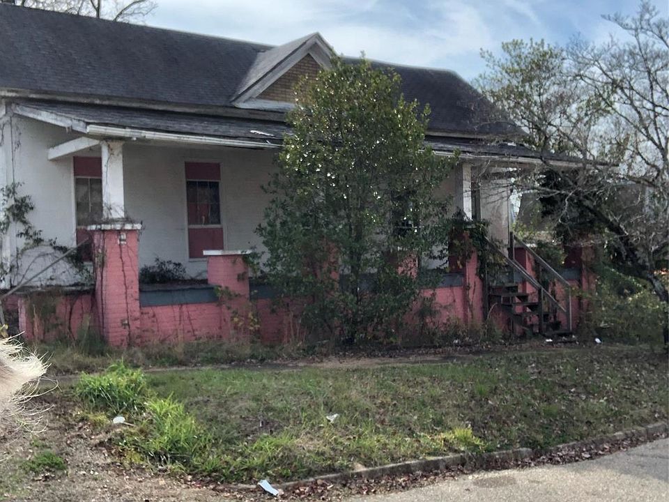 2nd image of 107 W Conecuh St