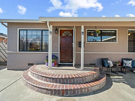 4th image of 43345 Cedarwood Dr