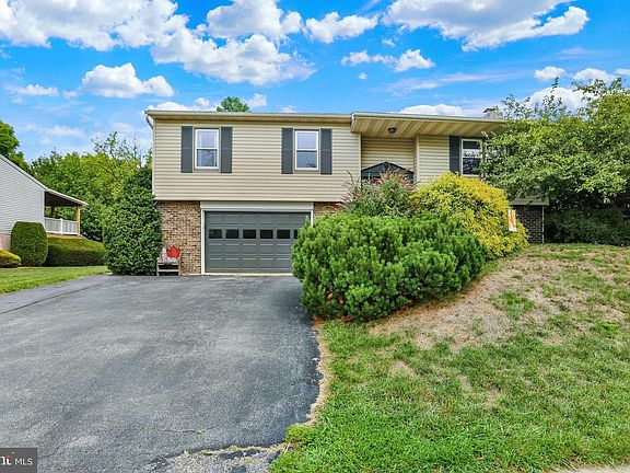 3rd image of 809 Evergreen Dr