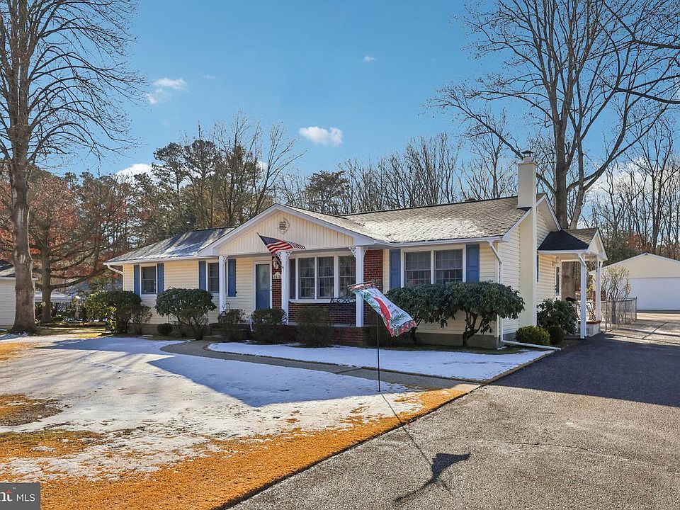 1st image of 2431 Mistletoe Ln
