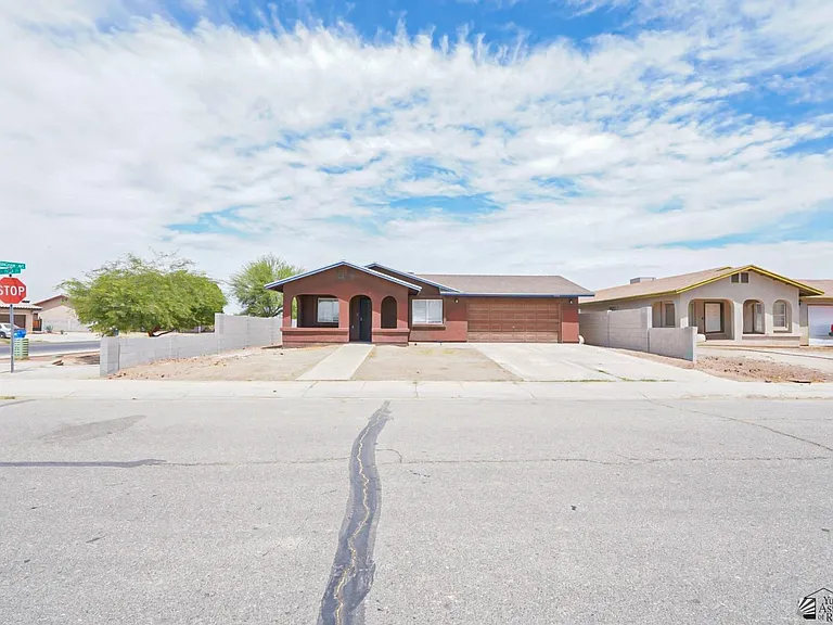 604 E Yucca St — Photo 1