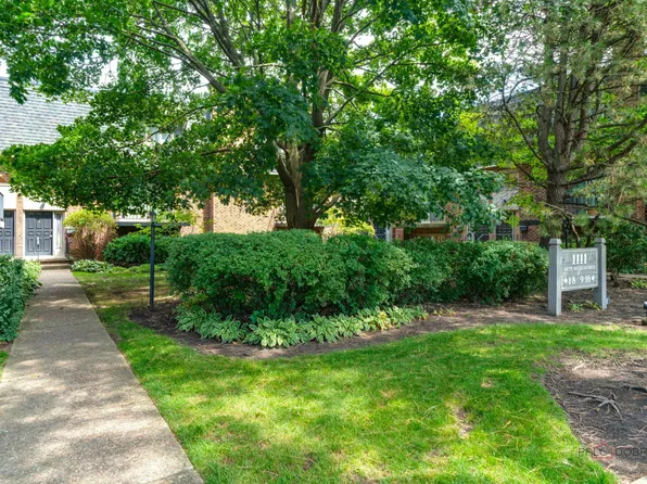 1111 S Waukegan Rd Unit 7, Lake Forest, IL 60045