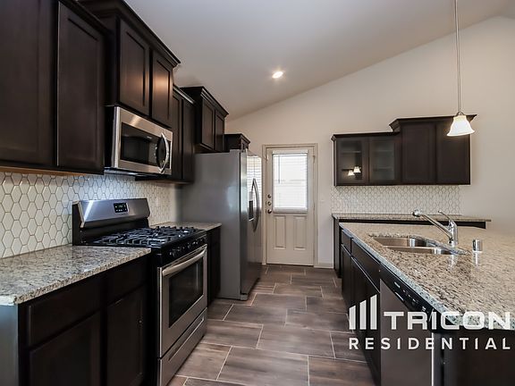 4th image of 9821 Glen Brook Ln