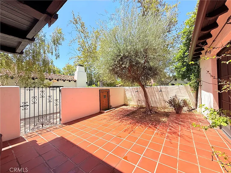580 S Berkeley Ave — Photo 3