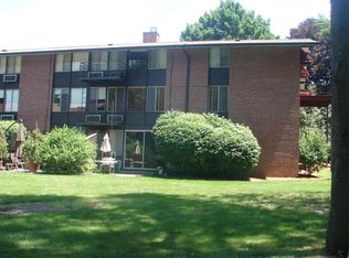 8 Longwood Dr #303, Andover, MA 01810