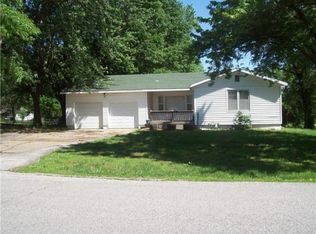 404 SE 15th St, Oak Grove, MO 64075
