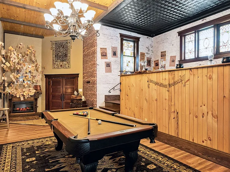 Building's Lounge