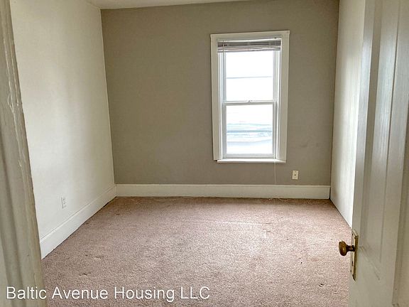 4th image of 332 Humboldt Ave