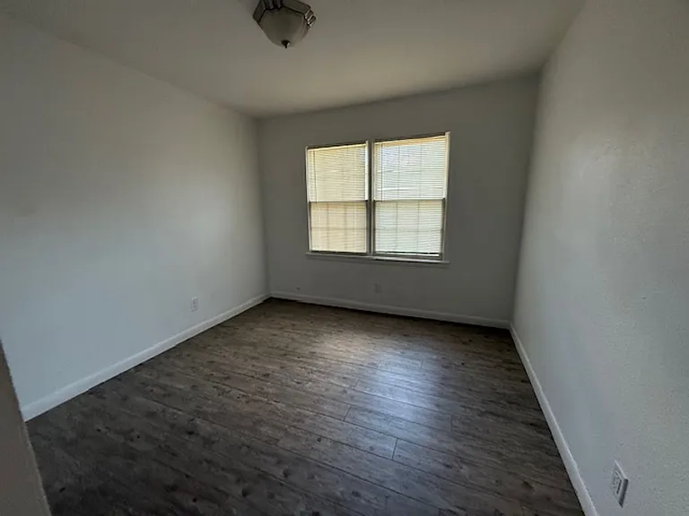 2125 S Willis St — Photo 17