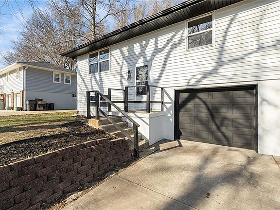 2nd image of 901 SW Speas Dr