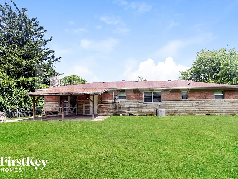 5750 Wallingwood Dr — Photo 17