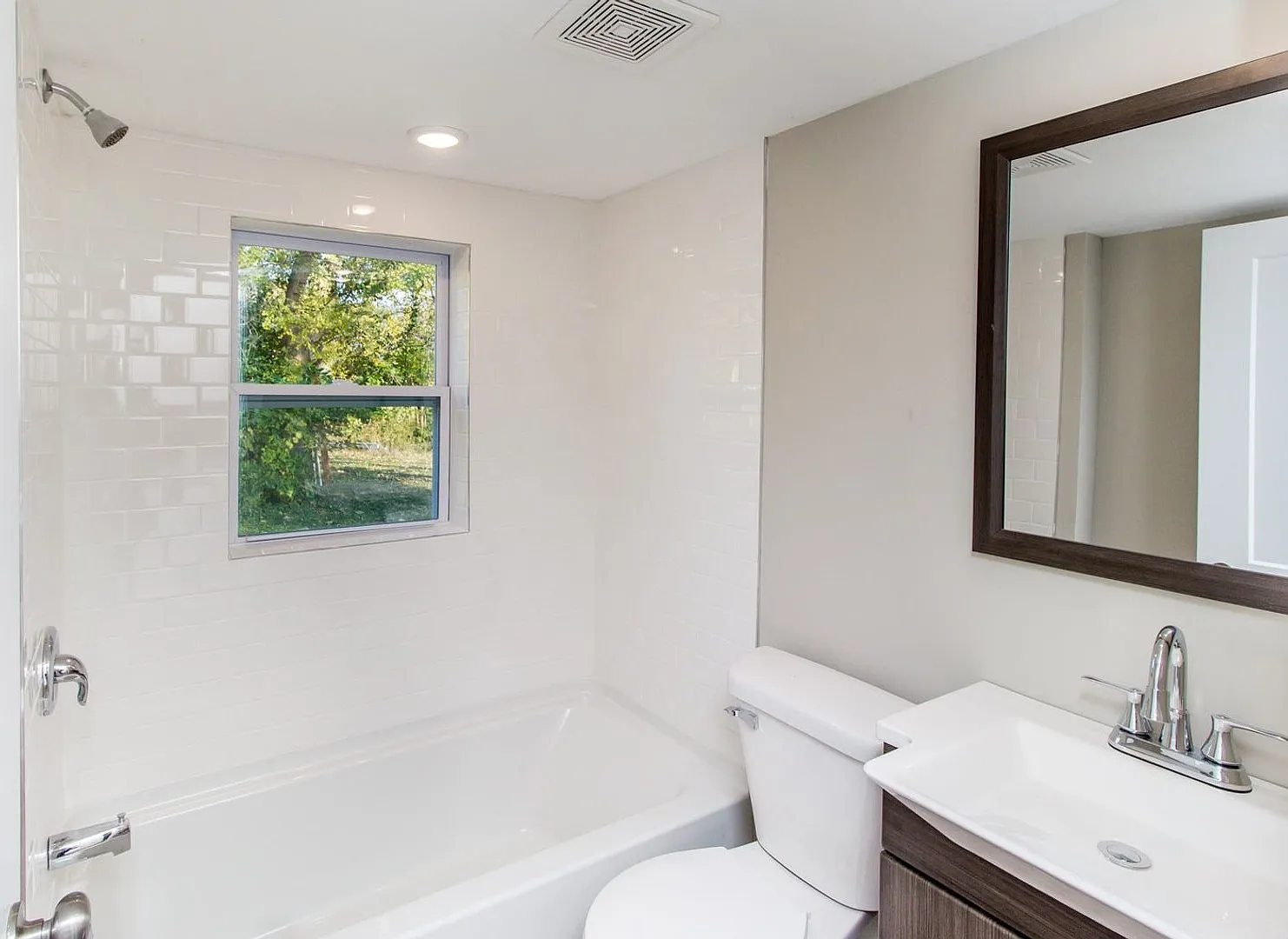 Two Bedroom Home in Central Columbia — Photo 3
