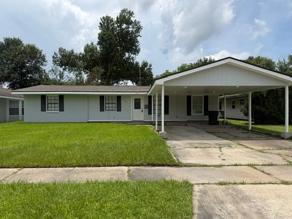 2704 General Moore Ave