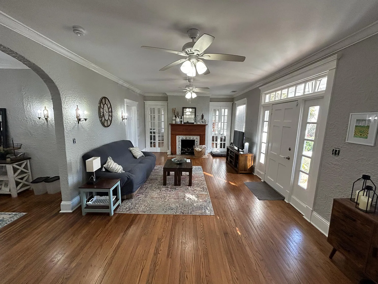 2 bed, 2018 sqft, $1,900 — Photo 4