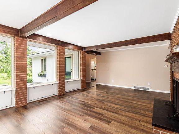 3rd image of 75 Marion St
