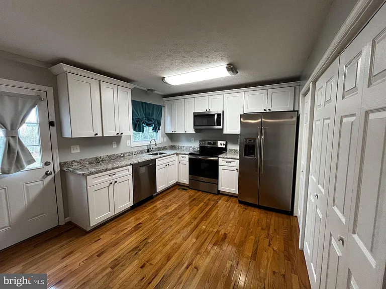202 Carroll Dr — Photo 5