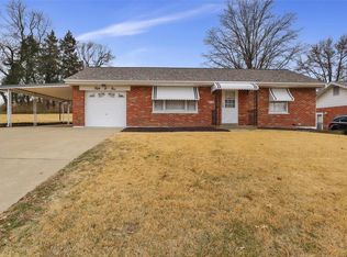 5001 Rockingham Dr, Saint Louis, MO 63121