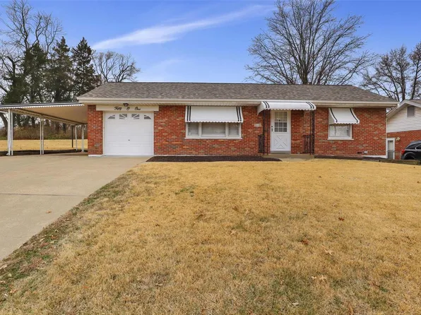 5001 Rockingham Dr, Saint Louis, MO 63121