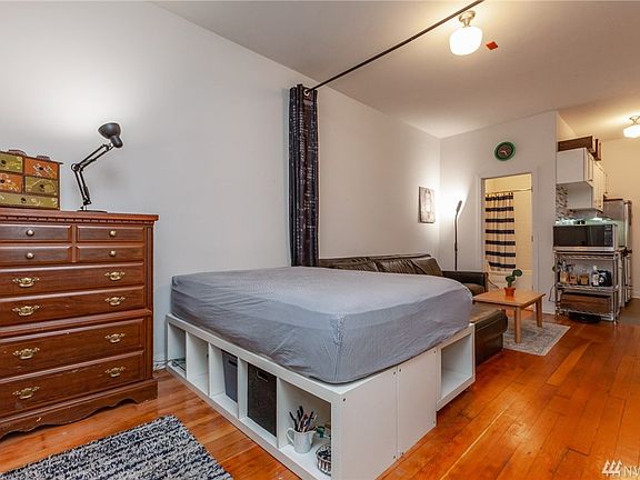 3rd image of 129 Warren Ave N APT 19