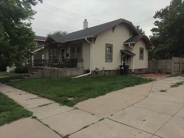 2115 S 22nd St — Photo 2