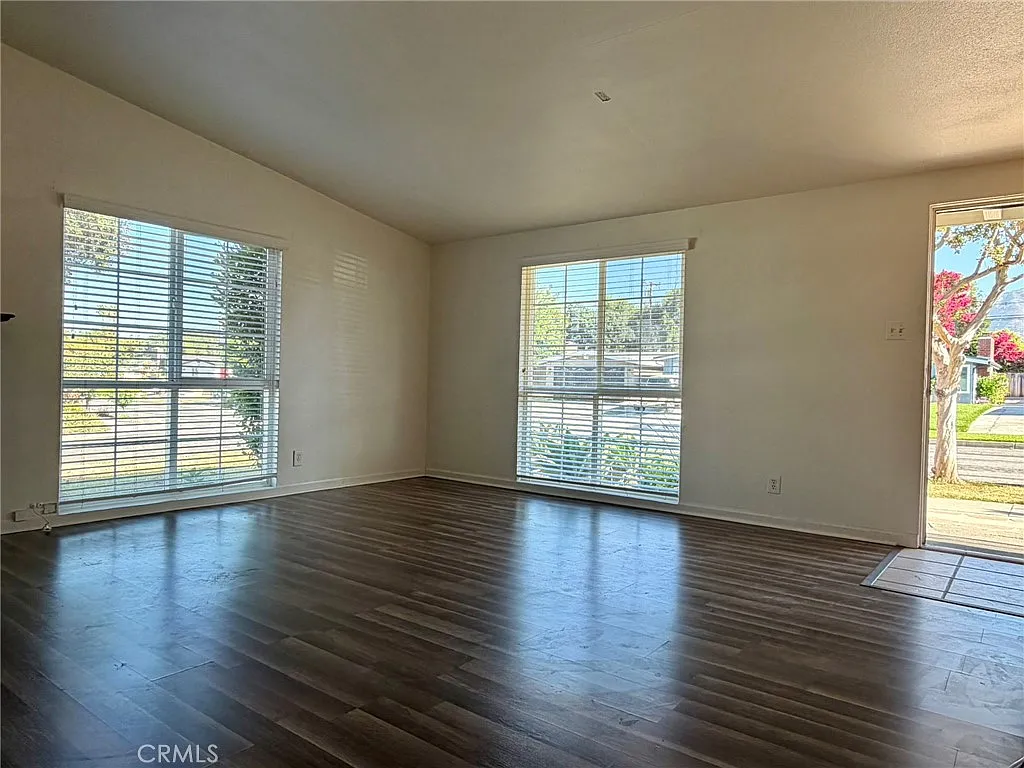 3 bed, 1230 sqft, $2,950 — Photo 4