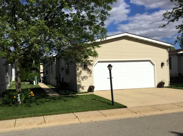 2068 Blossom Ln, Belvidere, IL 61008