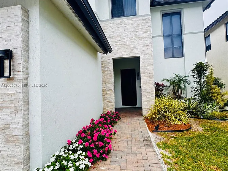 8108 NW 48th Ter — Photo 2