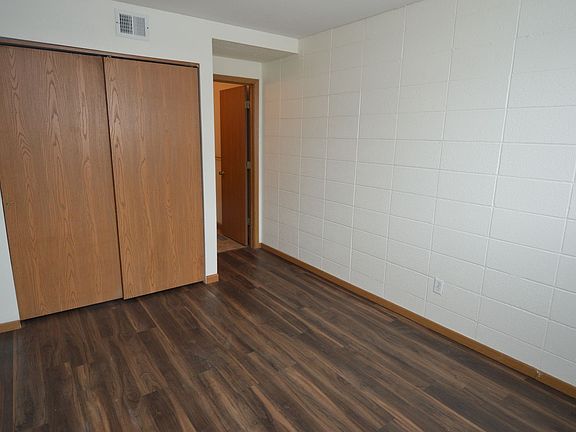 5th image of 2212 12th Ave N #104
