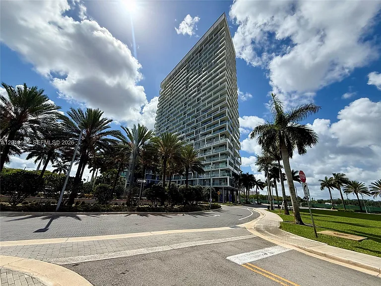 2000 Metropica Way #2003 — Photo 21