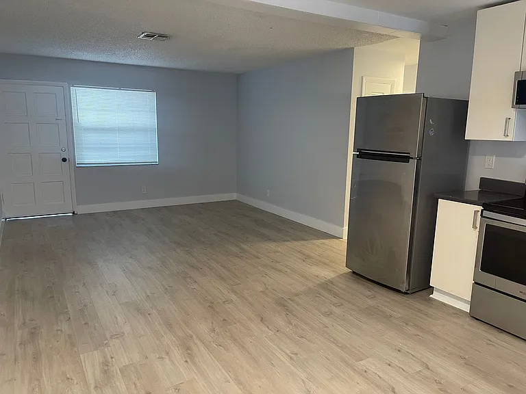 780 NE 46th Ct — Photo 38