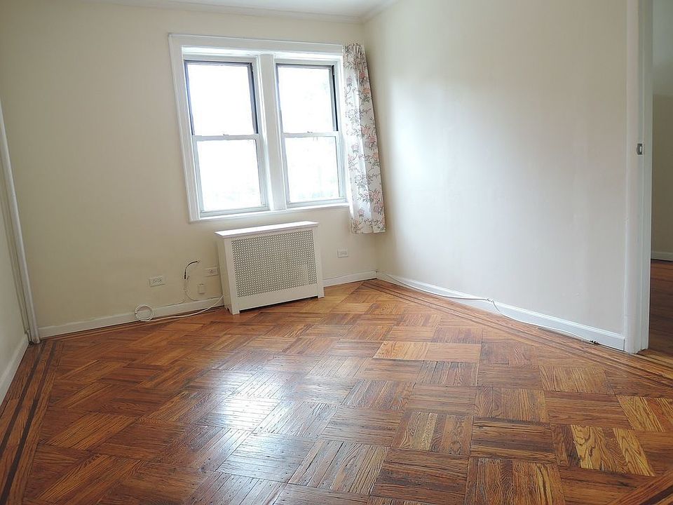 2nd image of 3138 36th St APT 3F