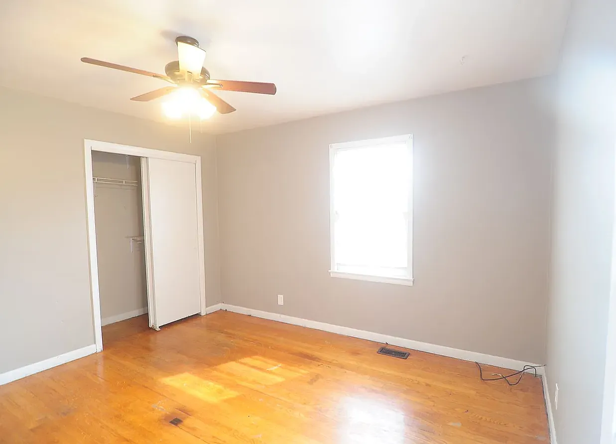 3 bed, 1050 sqft, $1,295 — Photo 1