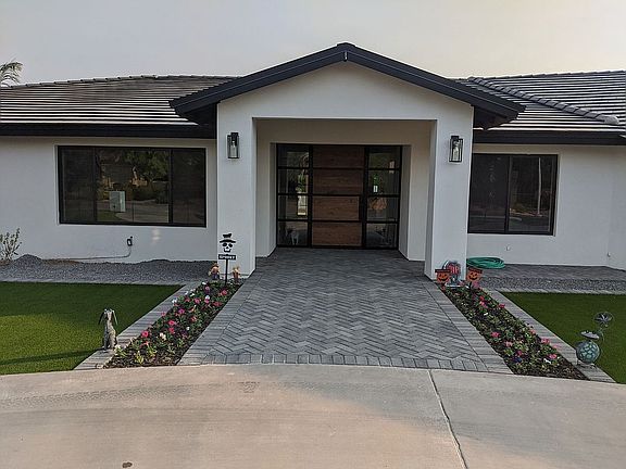 2nd image of 1425 E Caroline Ln
