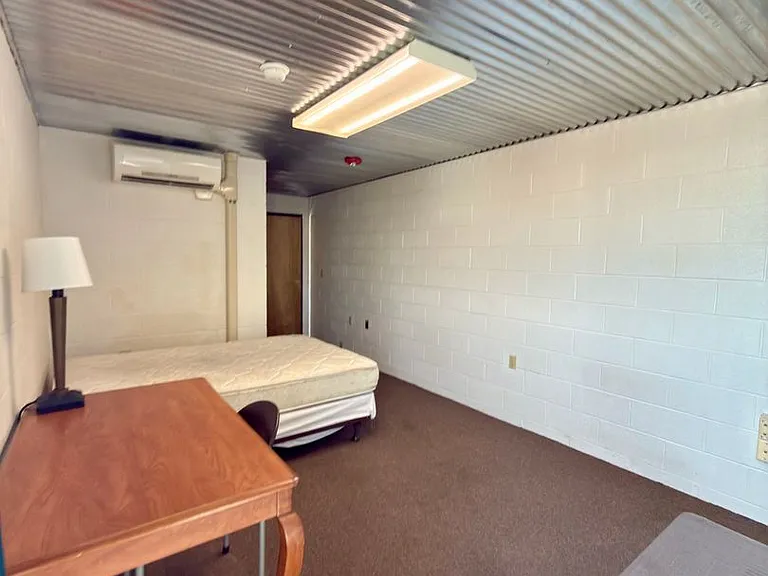 1002 N Pine St — Photo 16