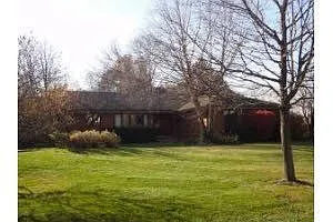 2 James Dr photo 1