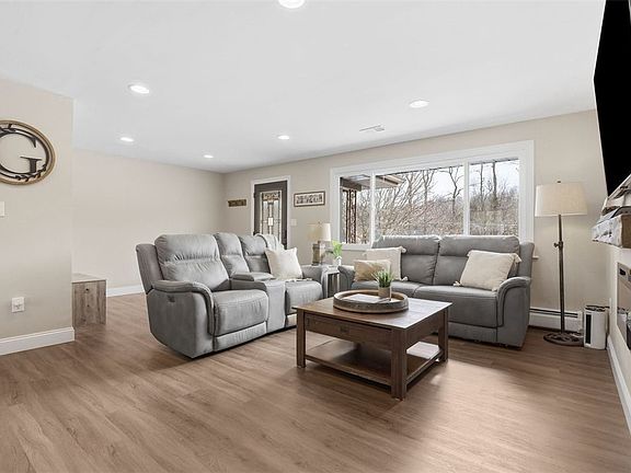 3rd image of 161 Harmony Rd