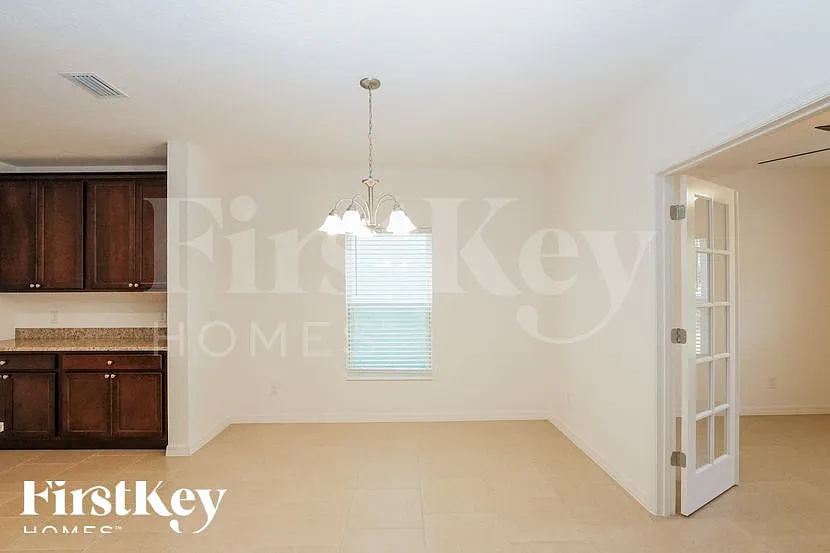 4 bed, 2.5 bath, 2536 sqft, $3,135 — Photo 3