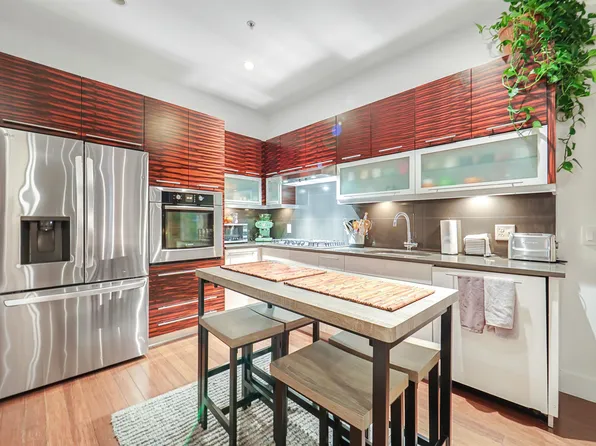 650 Montgomery Street image 16 of 33