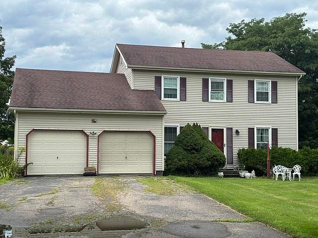 1st image of 250 Isham Circle