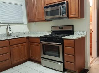 917 Grand Ave APT 2, Waukegan, IL