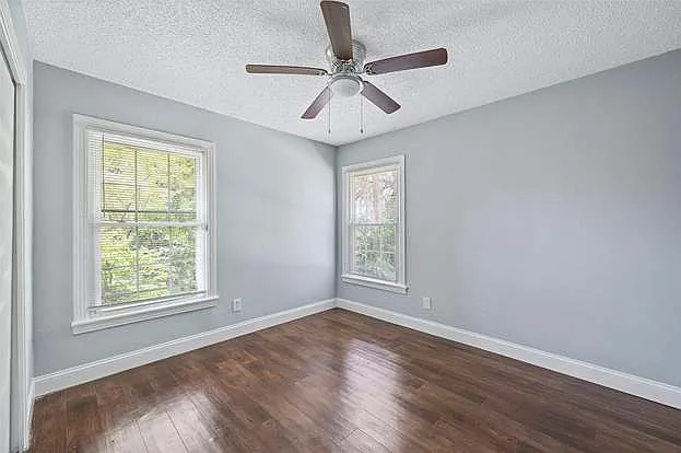 325 Paddy St — Photo 35