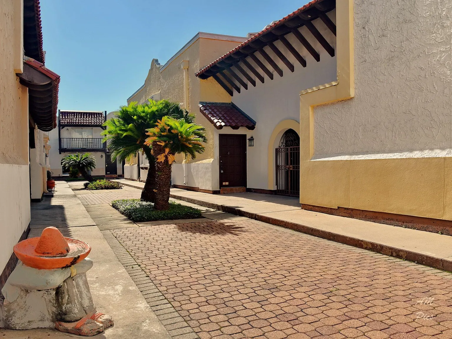 2 bed, 1.5 bath, 920 sqft, $1,500 — Photo 3