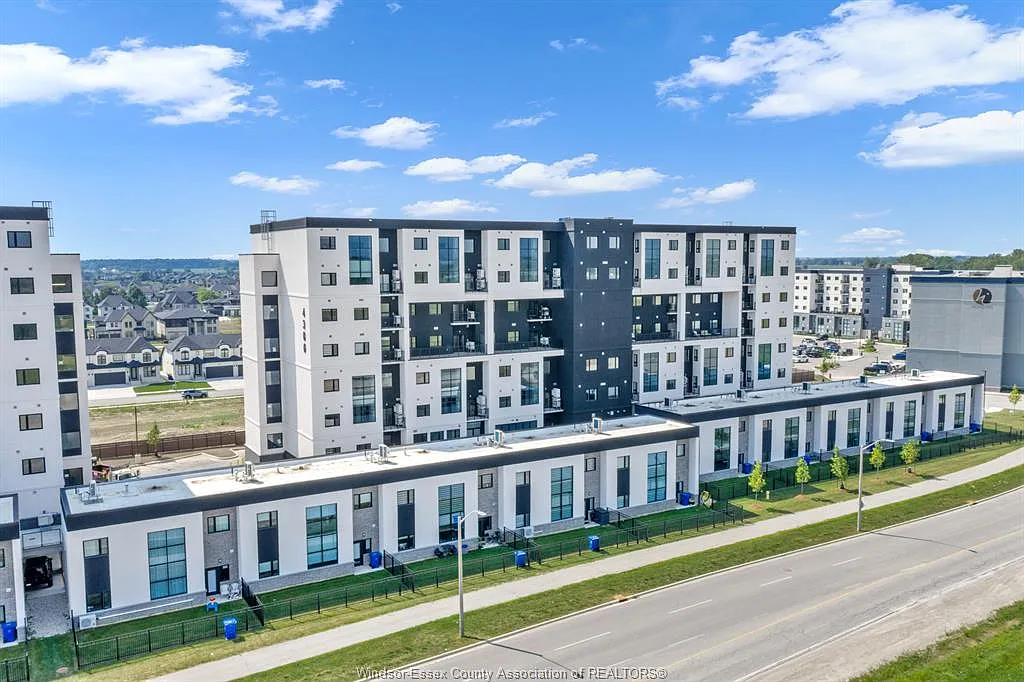 2 bed, 2.0 bath, 1022 sqft, $2,300 — Photo 3