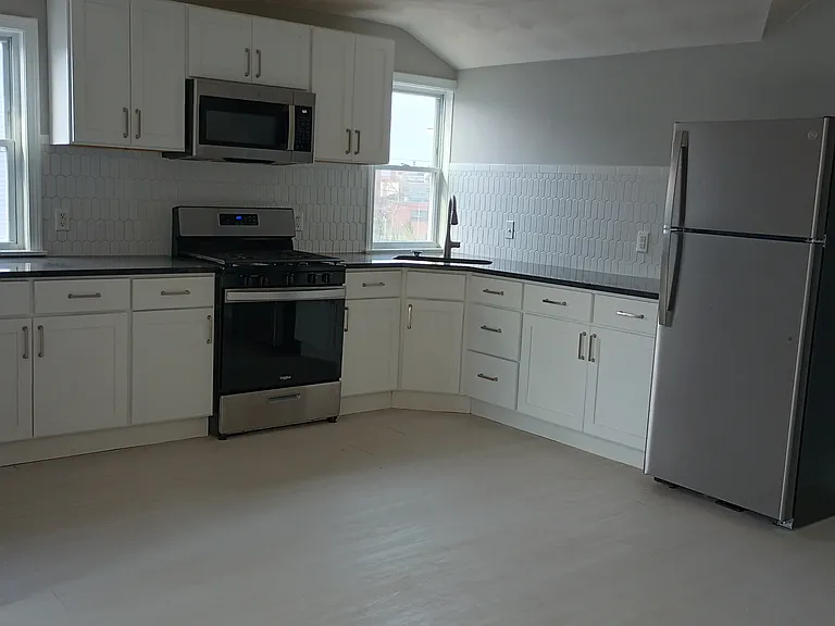 49 America St #3 — Photo 3