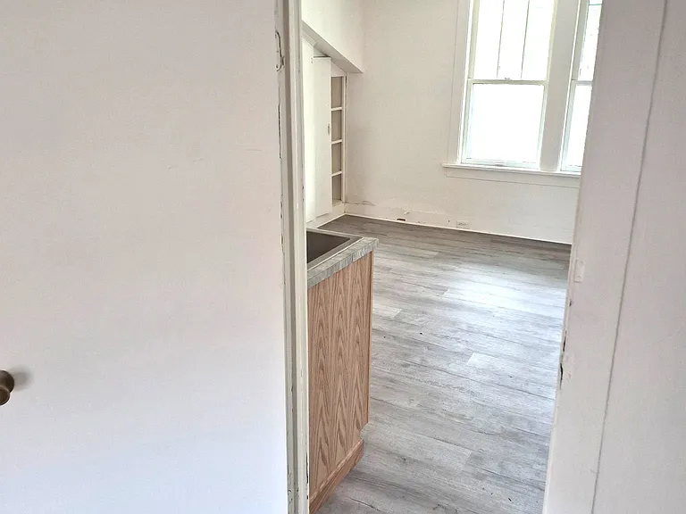 501 E 7th St #3 — Photo 4