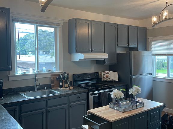 2nd image of 256 Villa Ter #3
