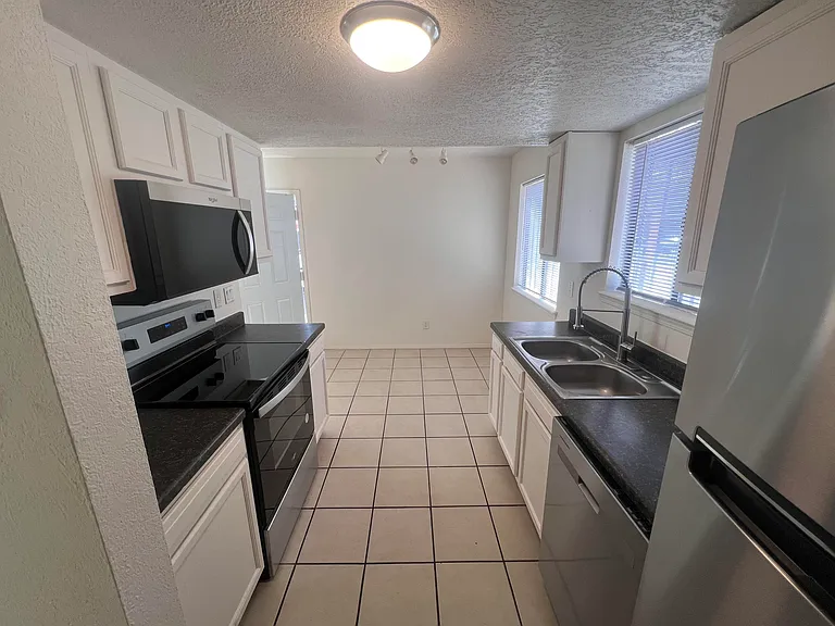 1005 Dickerson Dr SE #A — Photo 14