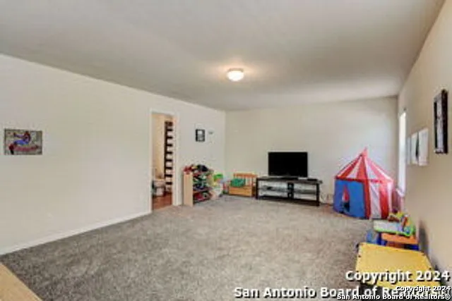 3929 Pease Park — Photo 20