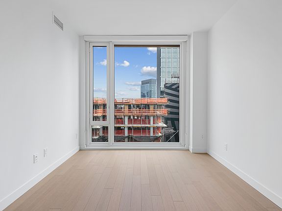 5th image of 310 Livingston St #2203